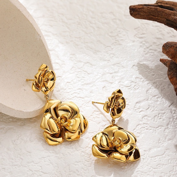 Gold Rose Drop Earrings*18K Gold Plated Floral Earrings*Vintage Inspired - Picture 5 of 9